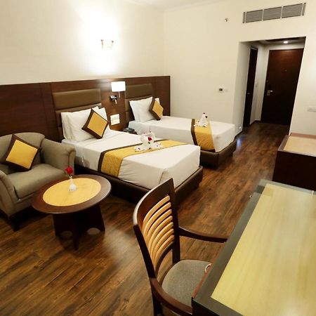 Hotel Meraden Grand Varanasi Luaran gambar