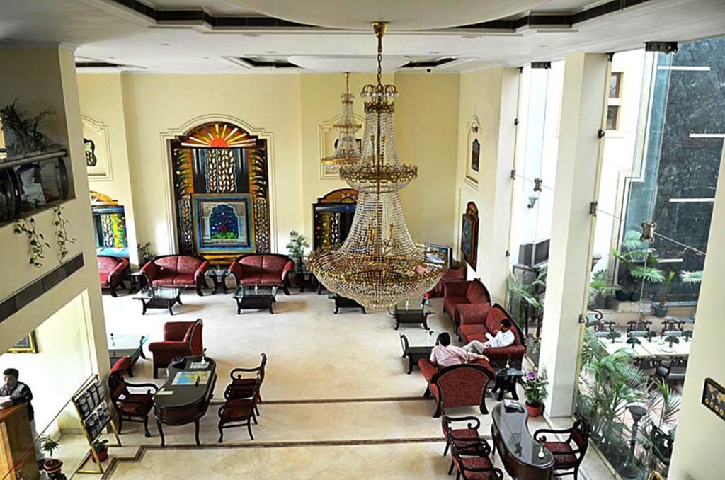 Hotel Meraden Grand Varanasi Luaran gambar