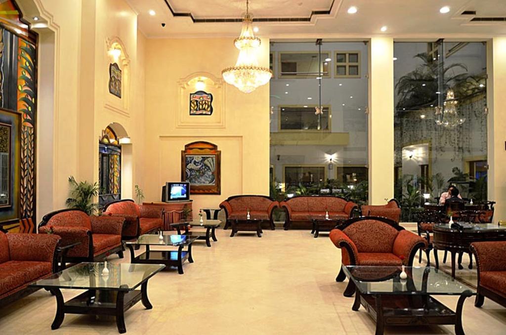 Hotel Meraden Grand Varanasi Luaran gambar