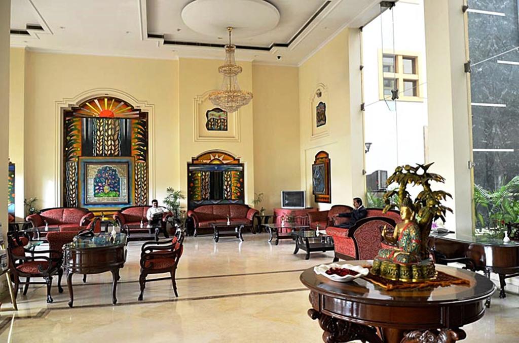 Hotel Meraden Grand Varanasi Luaran gambar