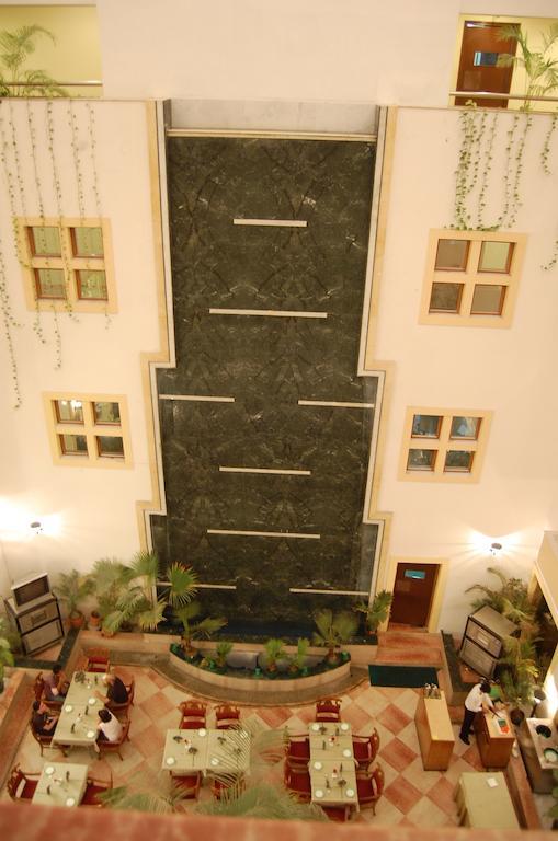 Hotel Meraden Grand Varanasi Luaran gambar