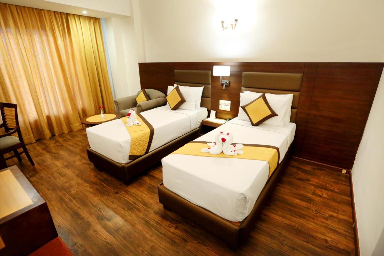 Hotel Meraden Grand Varanasi Luaran gambar