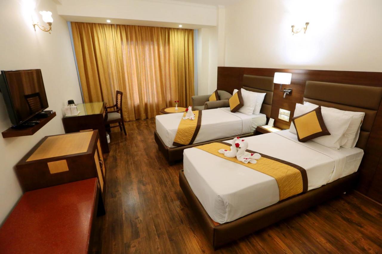 Hotel Meraden Grand Varanasi Luaran gambar