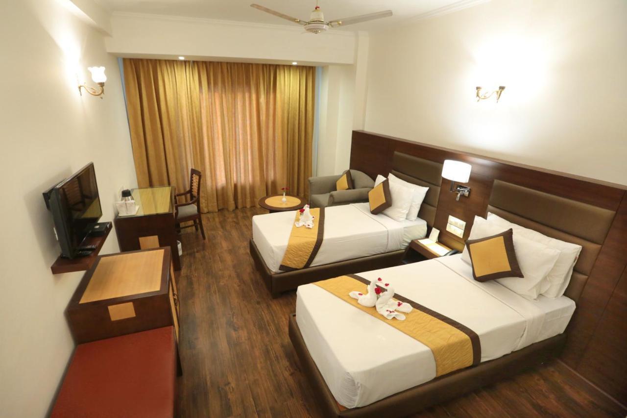 Hotel Meraden Grand Varanasi Luaran gambar