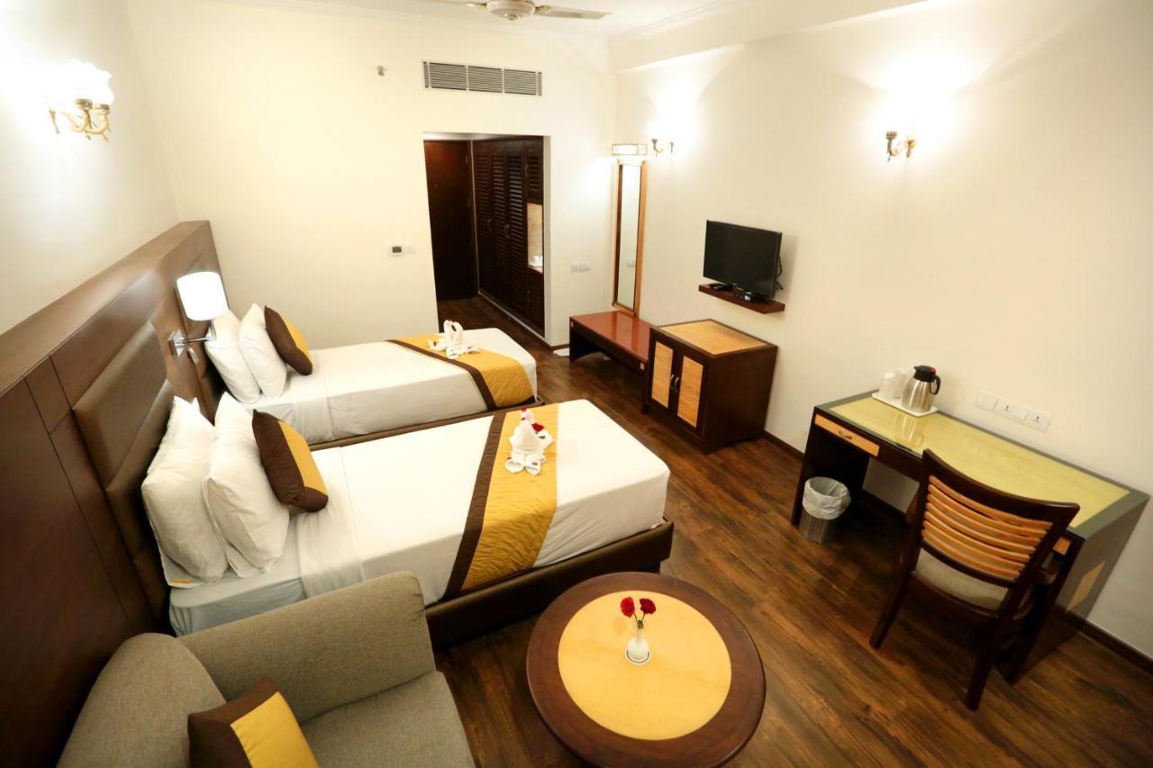Hotel Meraden Grand Varanasi Luaran gambar