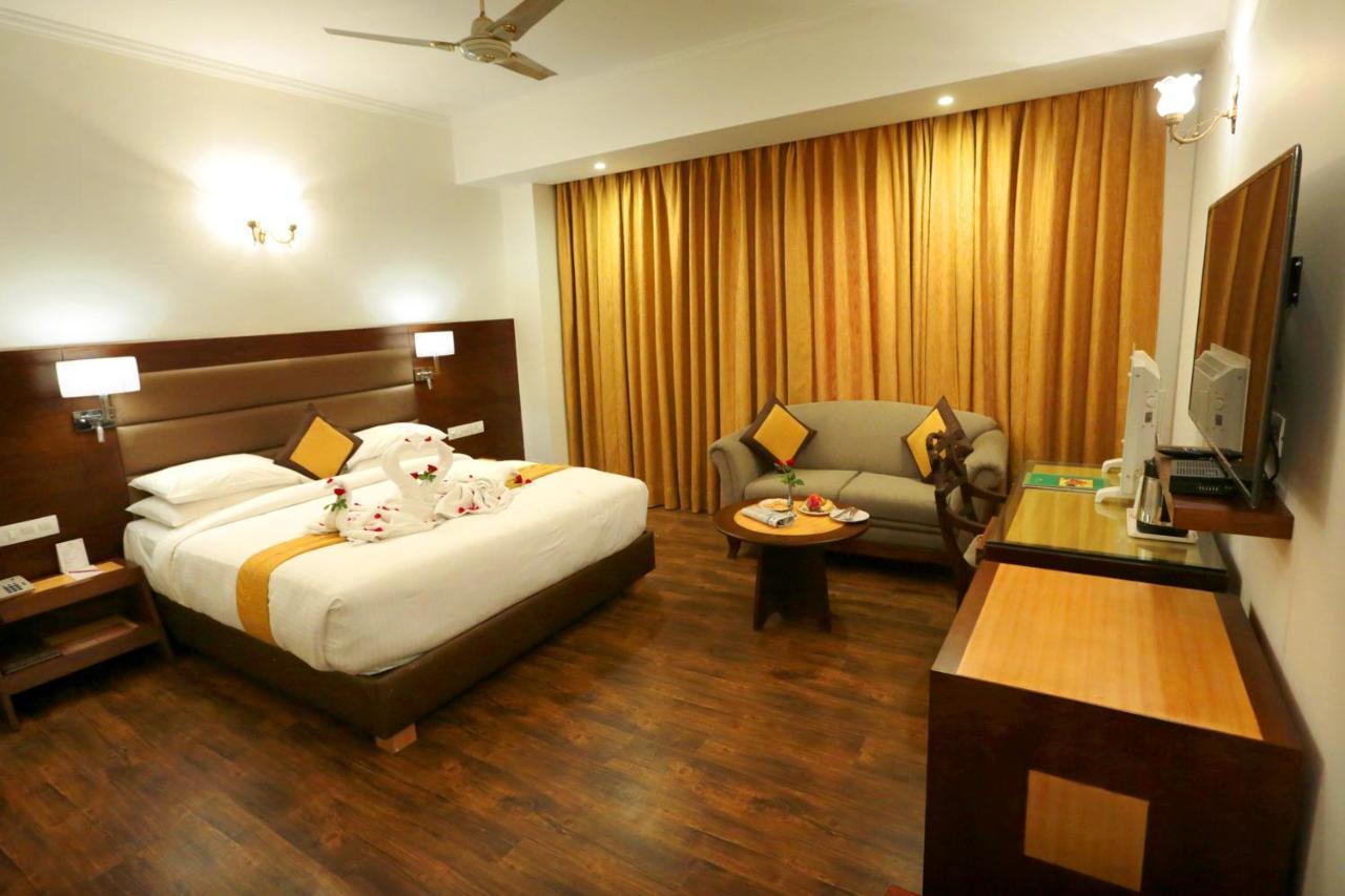 Hotel Meraden Grand Varanasi Luaran gambar