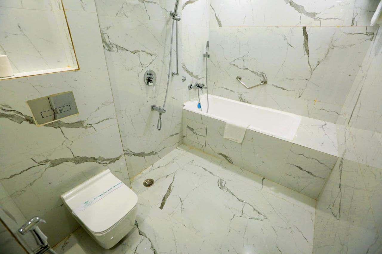 Hotel Meraden Grand Varanasi Luaran gambar