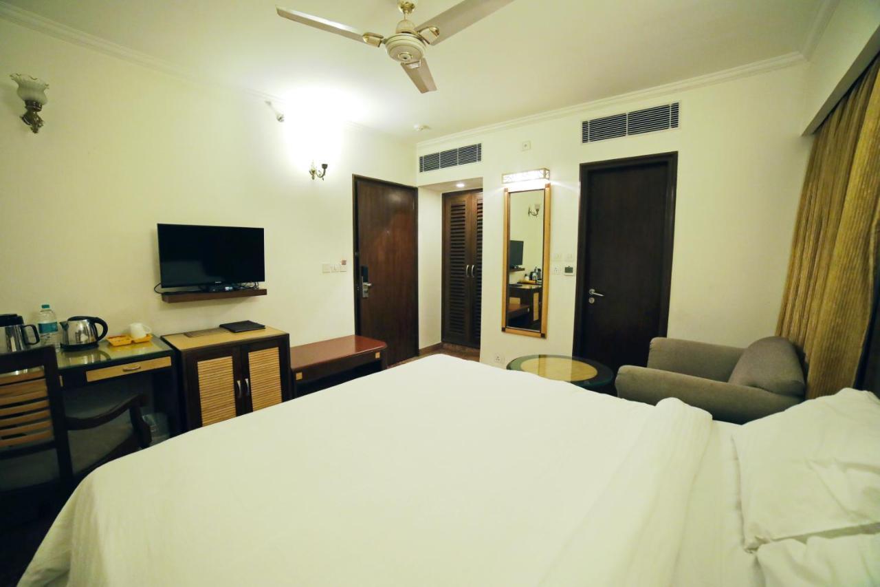 Hotel Meraden Grand Varanasi Luaran gambar