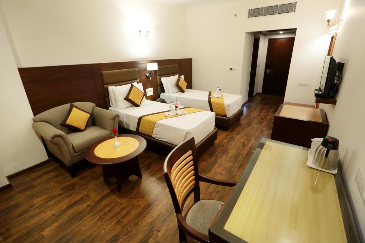 Hotel Meraden Grand Varanasi Luaran gambar