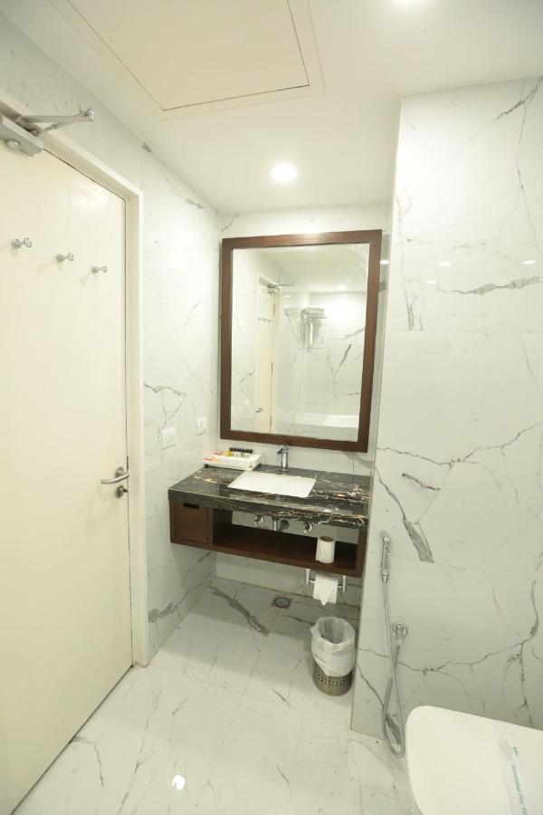 Hotel Meraden Grand Varanasi Luaran gambar