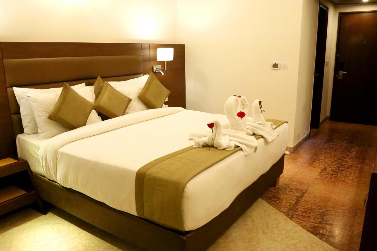Hotel Meraden Grand Varanasi Luaran gambar