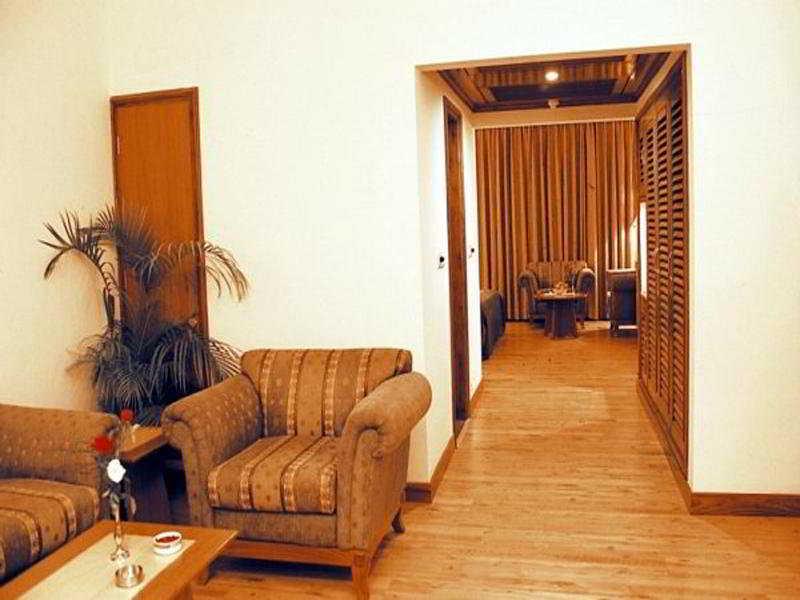 Hotel Meraden Grand Varanasi Luaran gambar