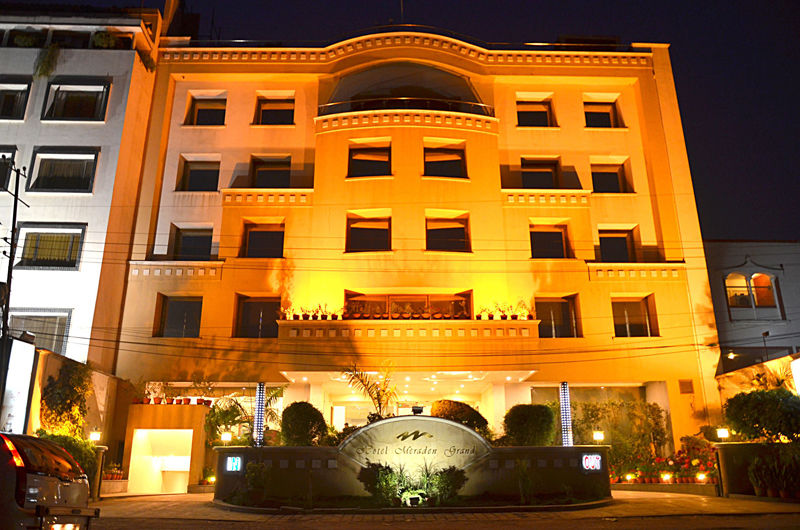 Hotel Meraden Grand Varanasi Luaran gambar