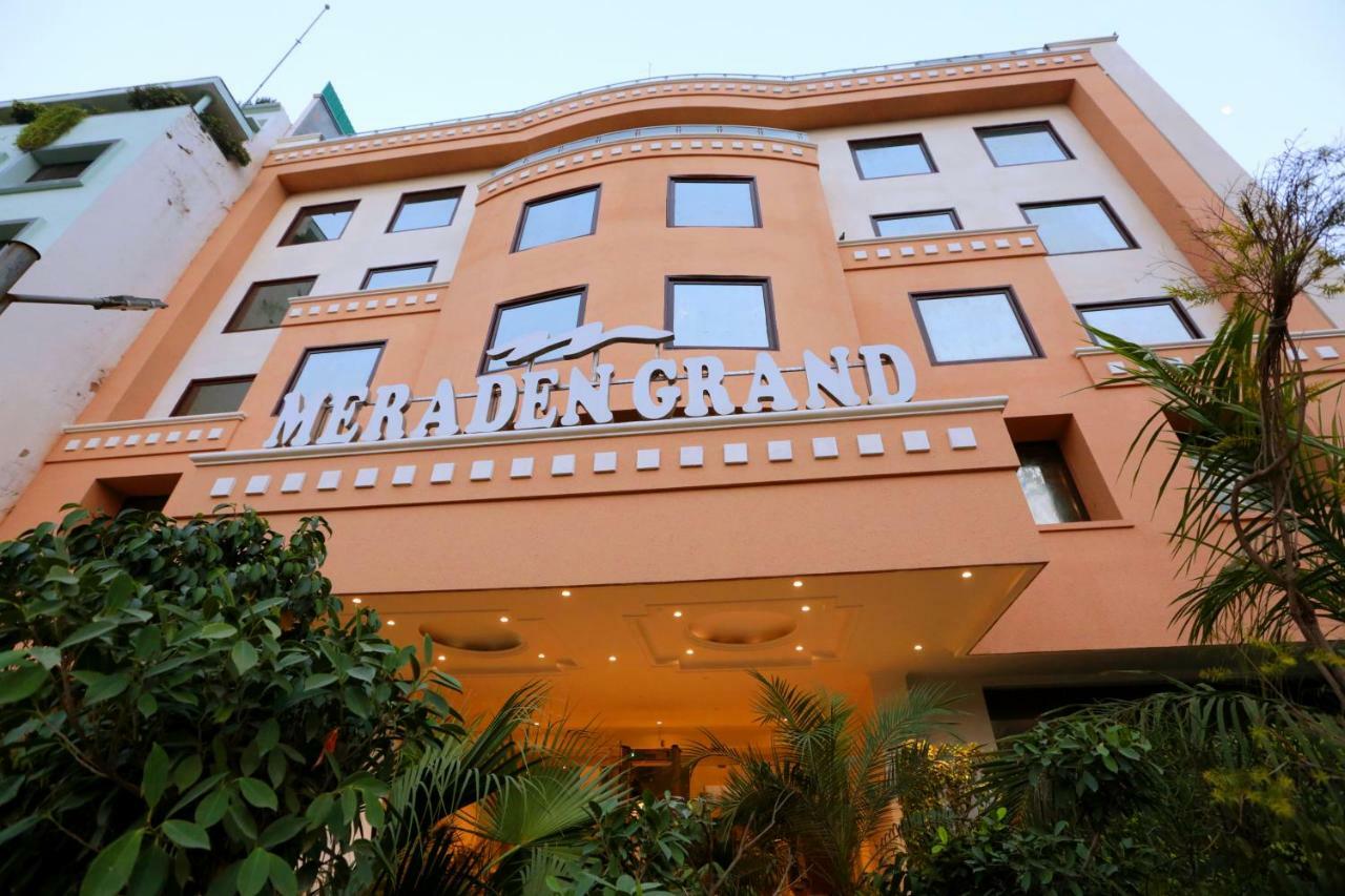 Hotel Meraden Grand Varanasi Luaran gambar