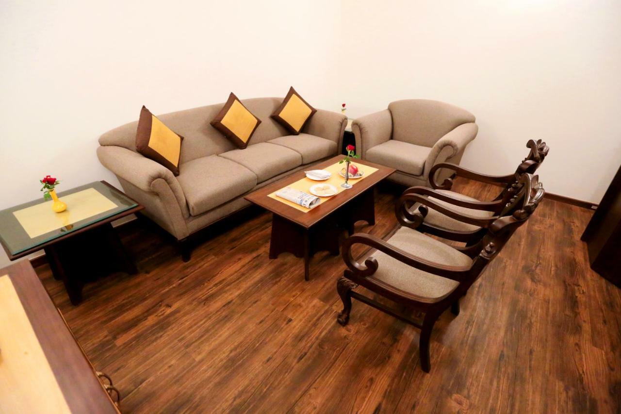 Hotel Meraden Grand Varanasi Luaran gambar