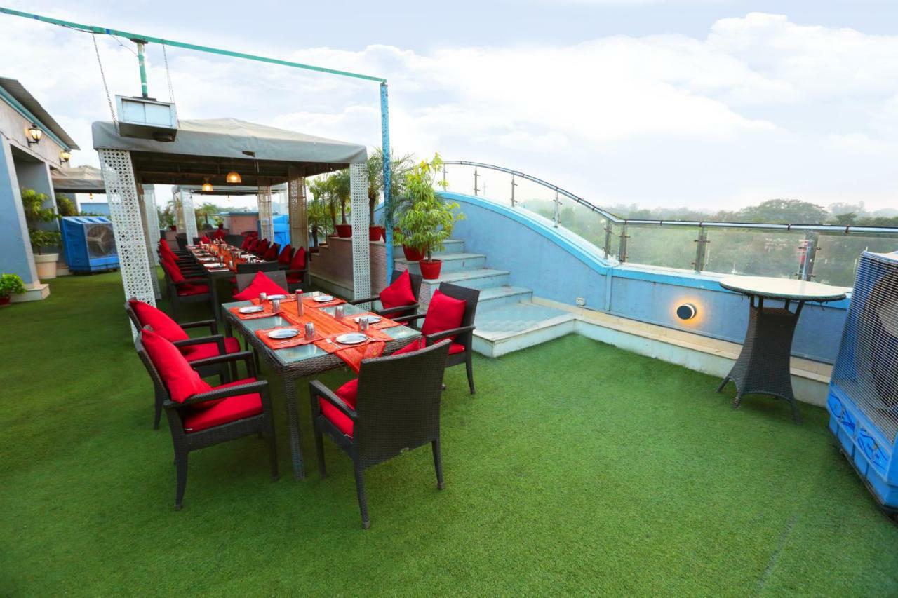 Hotel Meraden Grand Varanasi Luaran gambar