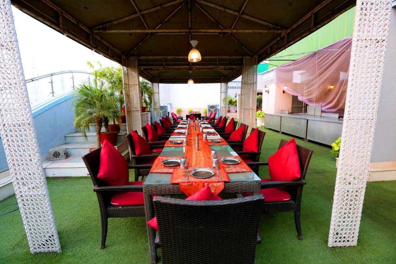 Hotel Meraden Grand Varanasi Luaran gambar