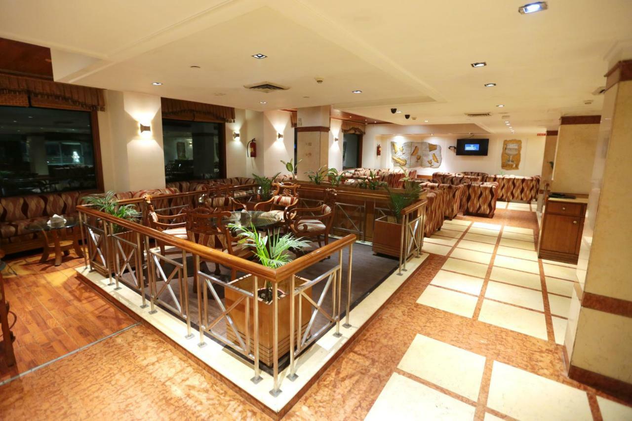 Hotel Meraden Grand Varanasi Luaran gambar