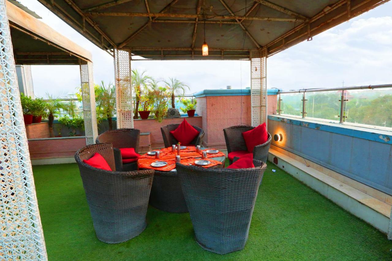 Hotel Meraden Grand Varanasi Luaran gambar