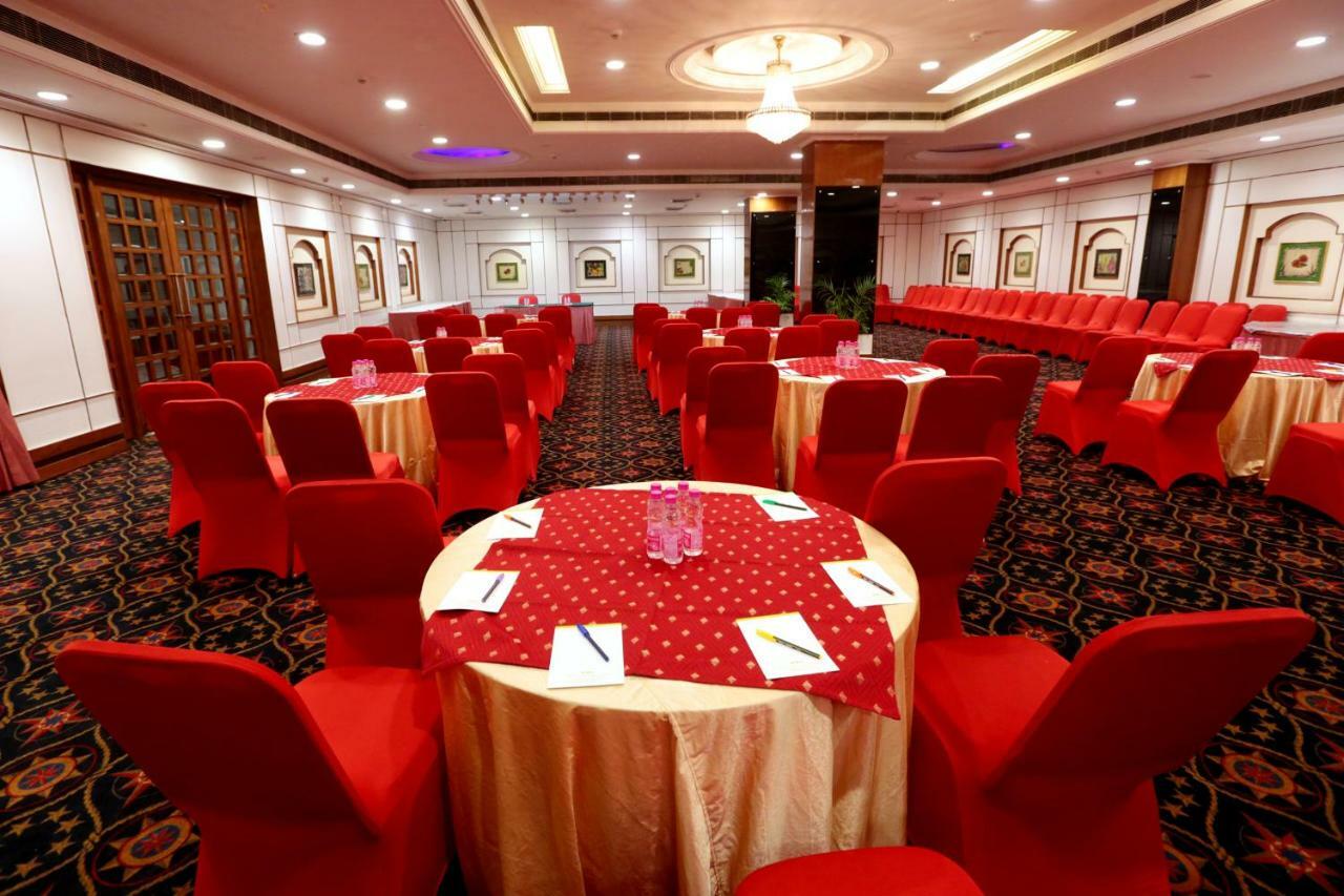 Hotel Meraden Grand Varanasi Luaran gambar