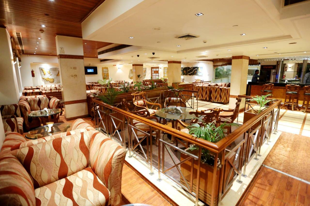 Hotel Meraden Grand Varanasi Luaran gambar