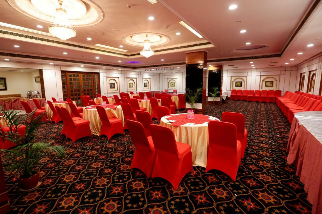 Hotel Meraden Grand Varanasi Luaran gambar