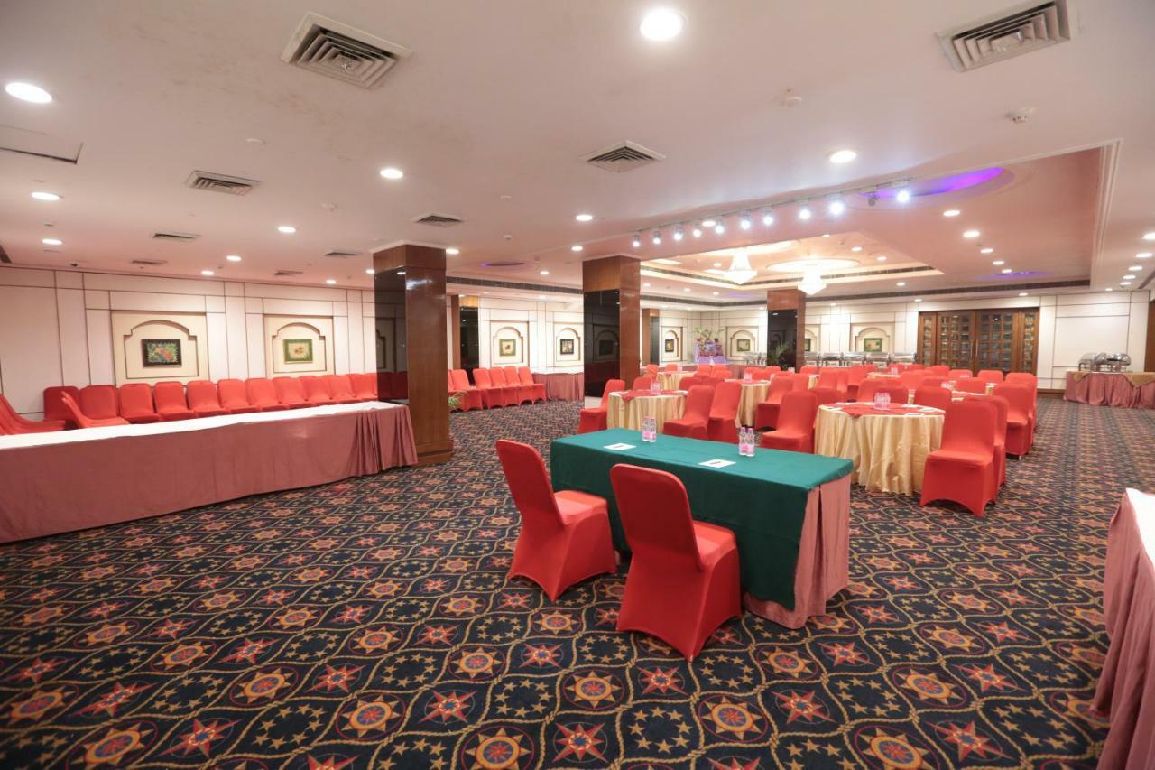 Hotel Meraden Grand Varanasi Luaran gambar